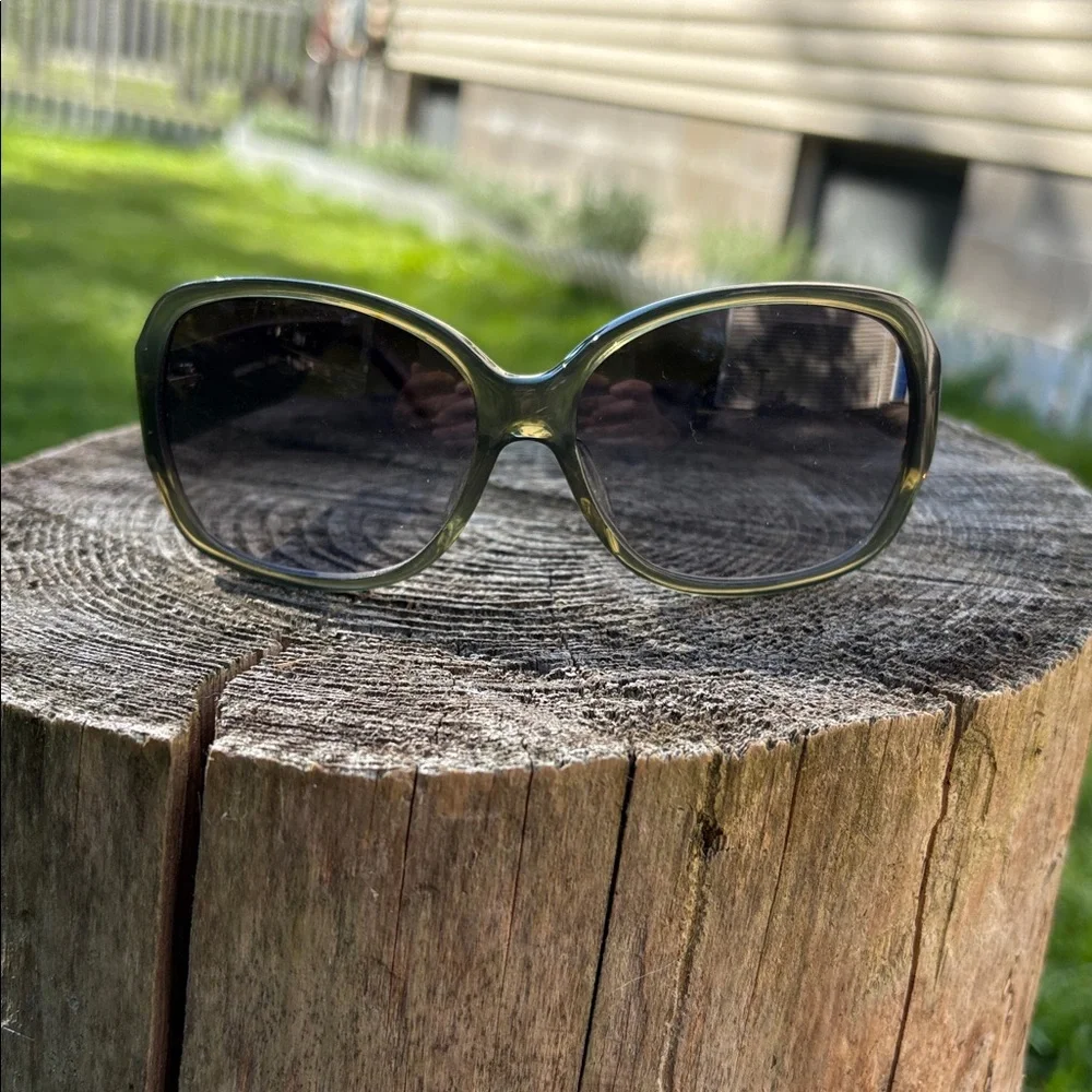 Coach Stylish Green Sunglasses - Picture 2 of 3